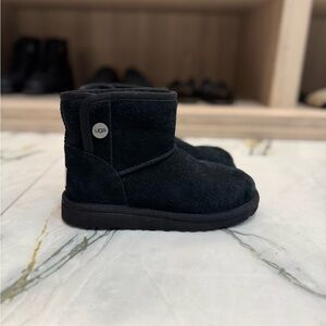UGG Kids Classic Black Boots. GUC. Size 13.